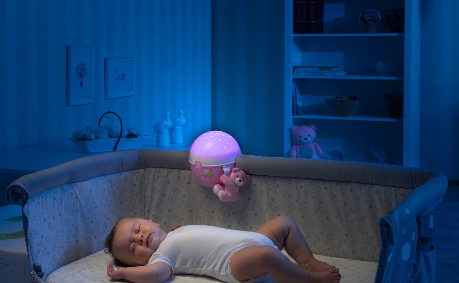 Dormir a un bebé, ¿luz u oscuridad?