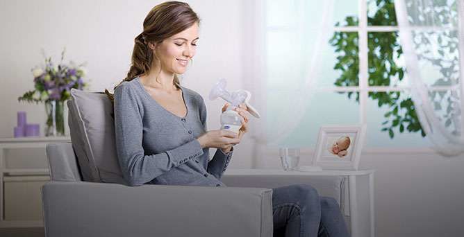 Lactancia con biberón y leche materna